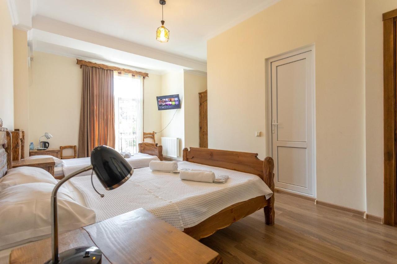 Hotel Phasis Kutaisi Eksteriør billede