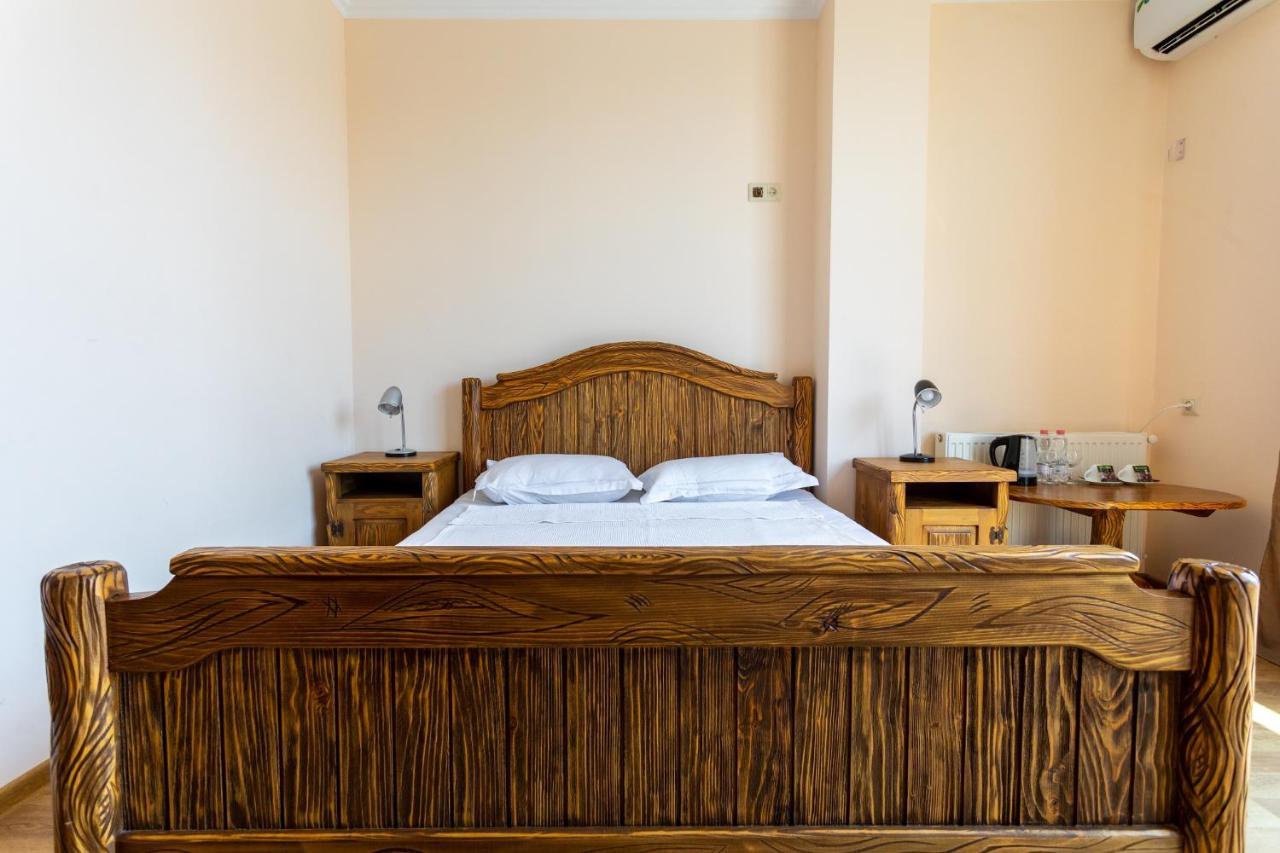 Hotel Phasis Kutaisi Eksteriør billede