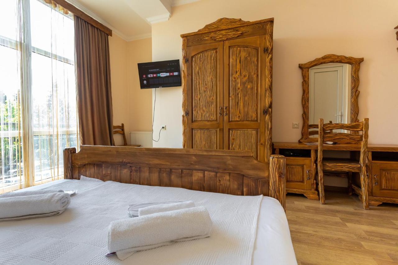 Hotel Phasis Kutaisi Eksteriør billede