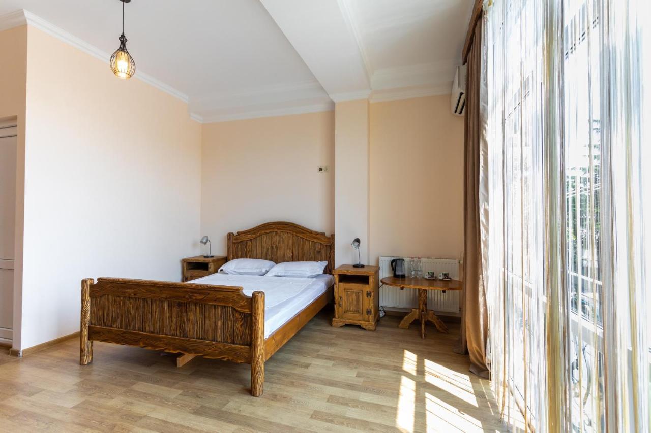 Hotel Phasis Kutaisi Eksteriør billede